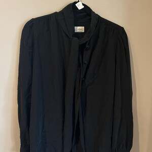 Wilfred Aritzia Black Tie-Neck Long Sleeve, subtle puff sleeves blouse. Size S
